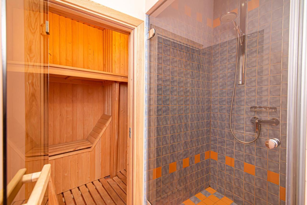 Spacious 2-Bedroom Apartment With Sauna In Vilnius Old Town By Urban Rent Kültér fotó